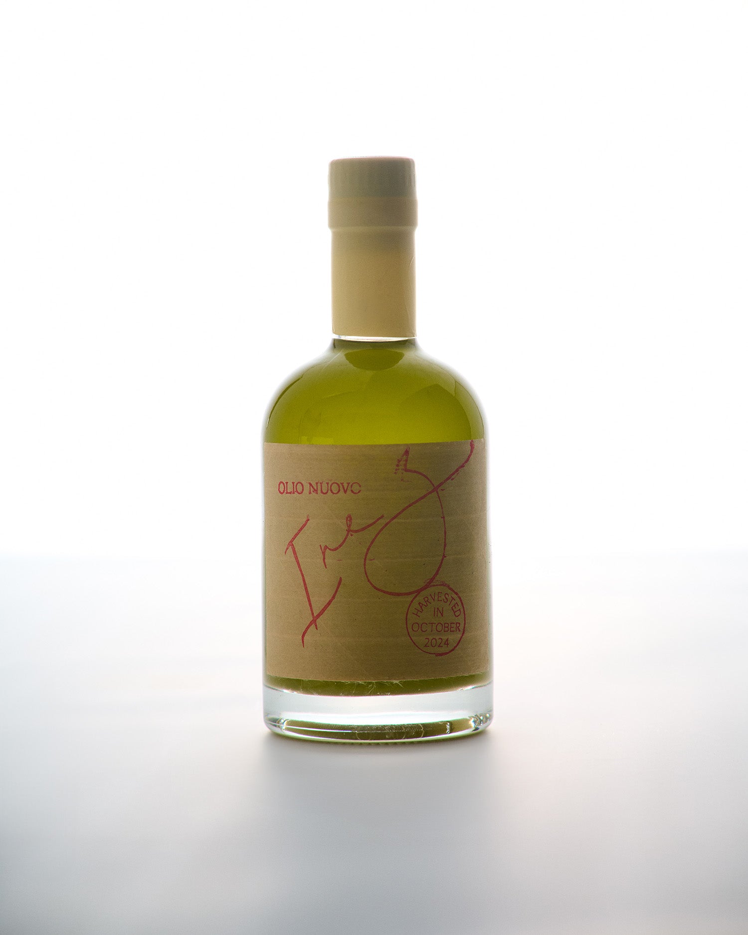 Front view of olio Nuovo bottle